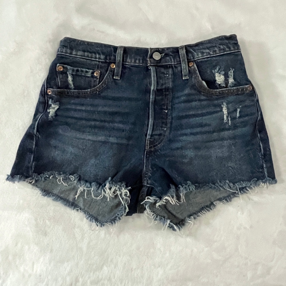 Levi’s Ribcage Dark Blue Jean shorts